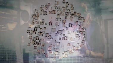 VR kulaklık takan ve eldiven takan bir adam sanal avatarlarla etkileşime giriyor. Teknoloji, yenilik, dijital, geleceksel, arayüz, veri, bağlantı