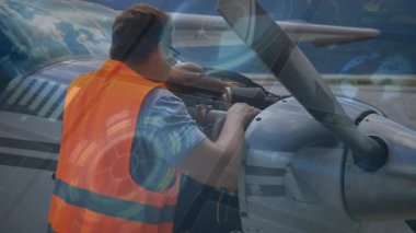 Havacılık teknisyeni pistteki motoru inceliyor, animasyon pervaneli RPM gösterge grafiğini örtüyor. Uçak, bakım, mühendislik, uzay, araç, güvenlik, sanayi