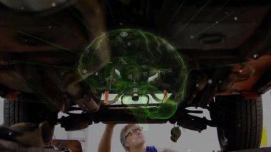 Erkek tamirci yeşil yapay zeka beyin hologramıyla hidrolik asansörde otomotiv şasisi inceliyor. Otomotiv, bakım, teknoloji, teşhis, onarım, sanayi, yenilik
