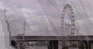 Tower Bridge ve London Eye üzerinde yarı şeffaf finansal paneller sergileniyor. Metropolitan, finans, teknoloji, analitik, veri görselleştirme, altyapı, modern