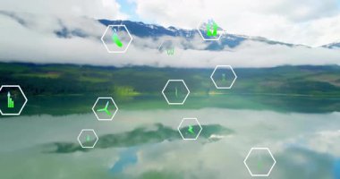 Beyaz altıgen hatları, dingin dağ gölünün üzerinde süzülüyor, yeşil eko ikonları 3 boyutlu olarak vurguluyor. Sürdürülebilirlik, koruma, yenilenebilir, çevre, doğa, yeşil