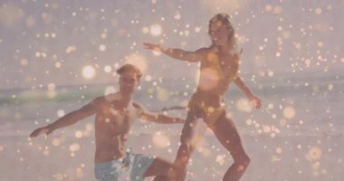 Kadın tek bacağının üzerinde denge kurarken, erkek onu okyanusta destekliyor, animasyon sağlık çizelgesi sunuyor. Sahil, eğlence, neşe, uyum, huzur, yaşam tarzı.