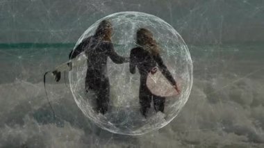 Erkek ve dişi sörfçüler sörf yaparken el ele tutuşuyorlar, AR teknolojisi kablo çerçevesi kaplaması sergiliyorlar. Macera, bağ, teknoloji, açık hava, minimalizm, keşif, yenilik