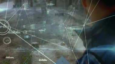 Ormanda dikilmiş teknoloji ağını parlayan veri düğümleri ve çizelgeleriyle inceliyor. Teknoloji, analitik, yenilik, doğa, veri görselleştirme, bağlantı, fütüristik