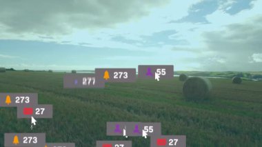 Saman balyaları üzerinde yürüyen adam, pazarlama için sosyal medya bağlantısını canlandıran ikonlar. Kırsal, manzara, tarım arazisi, sosyal medya, dijital, teknoloji, açık hava