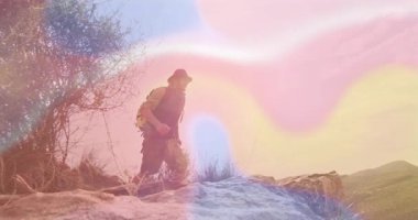 Dışarıya seyahat ederken kayalık çıkıntıdan atlayan bir adam animasyon çizgisi ve yükseklik çizelgesi gösteriyor. Macera, kaşif, haşin, enerjik, dinamik, vahşi doğa, keşif