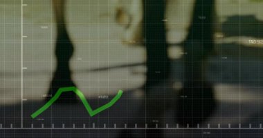 Kumlu zeminde hareket eden at toynakları, şeffaf ızgara üzerinde 3 boyutlu olarak yeşil çizgi grafiği gösteriyor. At, biyomekanik, analitik, performans, açık hava, minimalizm, spor