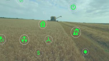 Hasat makinası altın buğday tarlasını kesiyor, yüzen yeşil sürdürülebilirlik enerji ikonları sergiliyor. Tarım, yenilenebilir, çevre dostu, makine, manzara, çevre, verimlilik