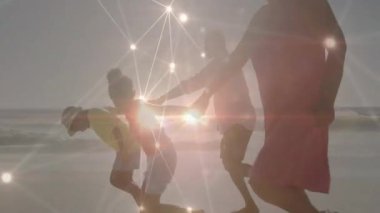 Islak kumda kadın ortağa uzanan bir adam teknoloji için ağ örtüşmesi gösteriyor. Romantizm, açık hava, doğal ışık, arkadaşlık, canlılık, bağlantı, dinginlik