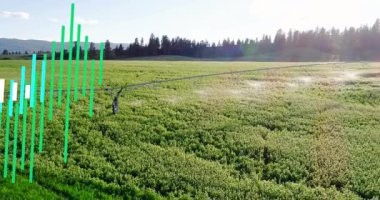 Hava ekin alanı üzerinde dönen merkez pivot sulama, düz tasarımda veri çubuklarının üst üste bindiğini gösteriyor. Tarım, tarım arazisi, teknoloji, sürdürülebilirlik, veri görselleştirme, sulama, hava