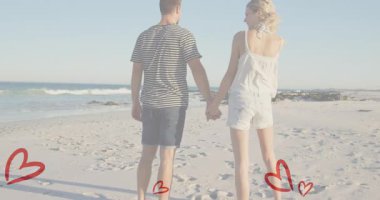 Kumsalda el ele yürüyen çiftler pazarlama kavramını yüzen kalp grafikleriyle sunuyorlar. Romantizm, şefkat, bağlantı, açık hava, yaşam tarzı, mutluluk, huzur