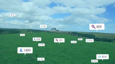 Mor arama ikonu ve yeşil çayır üzerinde yüzen sayı ile beyaz baloncuk gösteriliyor. Teknoloji, analitik, dijital, kırsal, açık hava, veri, iletişim