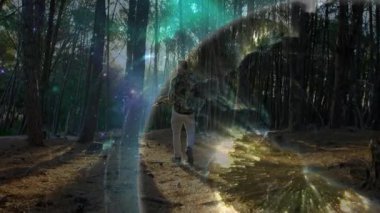 Tüfek tutan adam çam ağacını temizliyor, teknoloji odaklı portal enerji efekti sergiliyor. Fantezi, mistik, doğaüstü, bilim kurgu, macera, manzara, ortam