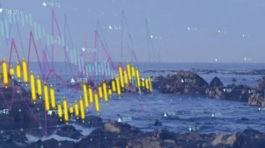 Sahil şeridinde sarı şamdanlar, mor çizgi grafikleri ve deniz mavisi çizgileri var. Deniz manzarası, veri görselleştirme, finansal analitik, kıyı manzarası, teknoloji, grafik arayüzü, yenilik