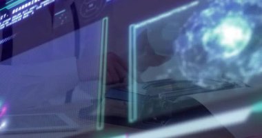 Teknoloji ofisindeki holografik finans ekranıyla etkileşime geçen bir adam neon çizelgeleri ve küreyi sergiliyor. Teknoloji, finans, yenilik, analiz, iş, dijital, çalışma alanı