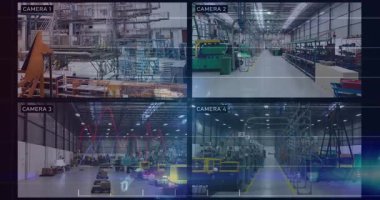 Bileşik CCTV görüntüleri, taşıyıcı vinçlerin olduğu fabrika düzenini gösteriyor. Sanayi, güvenlik, gözetim, teknoloji, otomasyon, mühendislik, fabrika