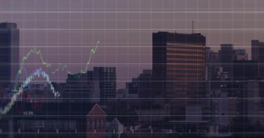 Karanlık çöktüğünde şehrin ufuk çizgisini kaplayan mali tablolar, şamdanlar ve renkli çizgiler sergileniyor. Metropolitan, modern, dijital, yatırım, geliştirme, analitik, yenilik