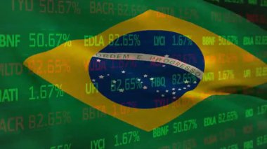 Brezilya bayrağı, şeffaflık etkisi gösteren düz tasarım borsa arkaplanının üzerinde sergileniyor. Vatanseverlik, finans, dijital, ekonomi, liderlik, yatırım, yenilik