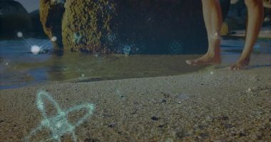 Su kenarında duran ve dijital moleküler ağı teknoloji verilerini gölgeleyen bir adam. Deniz kıyısı, gelecekçilik, bağlantı, sükunet, teknoloji, manzara, yenilik