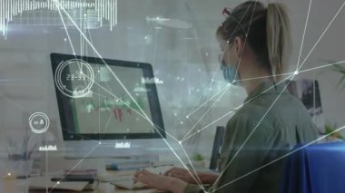 Çalışma alanında klavyeye yazı yazan ofis çalışanı, canlandırılmış bar çizelgeleri ve veri düğümlerini gösteriyor. Profesyonel, dijital, modern, analitik, çalışma alanı, üretken, kurumsal