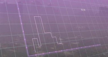 Puslu şehir siluetinin üzerine tırmanan şeffaf mor bar çizelgesi çizgi işaretleriyle örtüşüyor. Veri görselleştirme, analitik, kentsel, soyut, geleceksel, teknoloji, dijital
