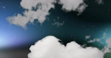 Karanlık gece gökyüzünde dalgalanan büyük beyaz bulut, parıldayan yıldızlar ve ince bir gradyanı var. Göksel, atmosferik, sakin, ruhani, kozmik, rüya gibi, seyrüsefer