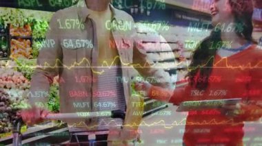 Üretim reyonunu araştıran çiftler, yüzen kalp sembolleri ve çizgi grafikleriyle pazar verilerini takip ediyorlar. Taze ürün, dijital teknoloji, sağlıklı yaşam tarzı, perakende ortamı, finansal grafik, tüketici alışverişi, renkli görüntü