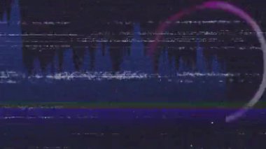 Soyut bozulma desenleri düz dizaynla canlandırılıyor, mor damlalar ve VHS gürültüsüyle. Dijital sanat, teknoloji, fütüristik, canlı, siber punk, görsel efektler, yenilik