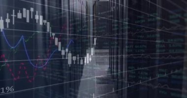 Veri merkezi koridorunda sunucu raflarıyla yarı şeffaf finansal şema örtüşüyor. Teknoloji, analitik, görselleştirme, dijital, altyapı, yenilik, siber güvenlik