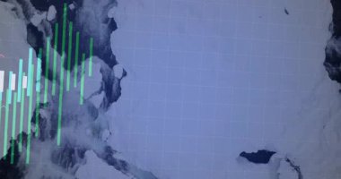 Gösterge paneli, ızgarada soyut şekil üzerinde yükselen neon yeşil ve mavi çizgileri gösteriyor. Veri, analitik, teknoloji, görselleştirme, dijital, fütüristik, modern