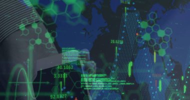 Veri laboratuarındaki tableti dijital elementlerle analiz etmek. Teknoloji, finans, analitik, fütüristik, veri görselleştirme, siber güvenlik, şirket