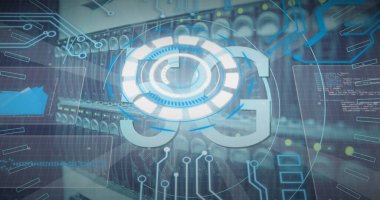 Sunucu odasında 5G metin ve veri işleme resmi. Küresel bağlantılar, veri işleme ve dijital arayüz konsepti dijital olarak oluşturulmuş resim.