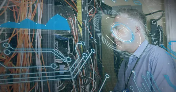 Kafkas sunucu odası çalışanının veri işleme görüntüsü. Küresel bilim, bağlantılar, veri işleme ve dijital arayüz kavramı dijital olarak oluşturuldu.