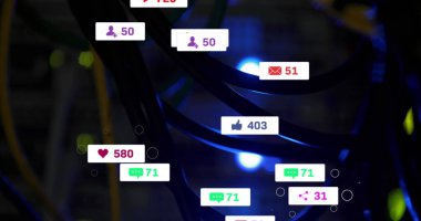 Mavi LED 'ler ve sosyal simgelerle veri merkezi rafında siyah ethernet kabloları asılı. Teknoloji, ağ oluşturma, veri, altyapı, dijital bağlantı, sunucu