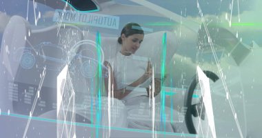 Kokpitteki hologramları, dijital verileri ve araba planlarını kullanarak kontrol koltuğunda çalışan bir mühendis. Teknoloji, yenilik, arayüz, tasarım, sanayi, kontrol, dijital