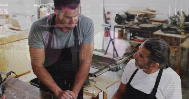 Marangozluk, marangozluk, el sanatları ve dijital olarak üretilen küçük işletme konsepti üzerinde çalışan beyaz erkeklerin finansal grafikleri.