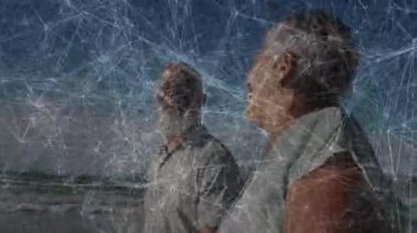 Okyanus ufkunu gösteren çift, hareketli pazarlama grafiği dalgaların üzerinde yükseliyor. Macera, bağlantı, dinginlik, iyimserlik, açık hava, ilham verici, canlı