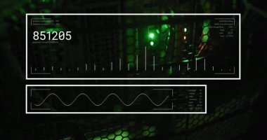Sunucu rafı ızgarası, yüzen UI panelleri ve LED göstergeleriyle performans ölçümlerini gösteriyor. Teknoloji, veri, analitik, siber güvenlik, fütürizm, dijital, yenilik