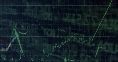 Finansal veriler karanlık ekranda, şamdanların grafiklerini ve yukarı bakan yeşil okları gösteriyor. Teknoloji, analitik, yatırım, dijital, yenilik, finans, ön panel