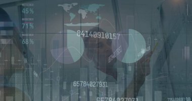 Teslimatçı ve minibüsün mali veri işleme görüntüsü. Lojistik ve ulaşım sektörü kavramı.