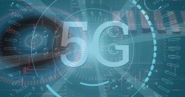 Sanal arayüzde süzülen 5G metin grafiği, eşmerkezli veri çemberi örtüleriyle. Teknoloji, yenilik, dijital, gelecek, bağlantı, ağ, veri görselleştirme