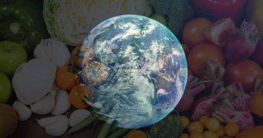 Sebze masasının üzerinde dönen bir küre resmi. Dünya vejetaryen günü, beslenme, diyet konsepti dijital olarak üretilen görüntü.