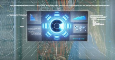 Beyaz kadının sunucuları kontrol etmesiyle ilgili bilgi ve çemberin görüntüsü. Ağ, veri işleme ve teknoloji konsepti dijital olarak oluşturuldu.