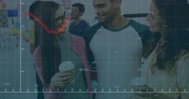 İşletme ofisinde işbirliği yapan üç meslektaşımız kırmızı çizgili animasyon şebekesi gösteriyor. İşbirliği, takım çalışması, yenilik, yaratıcı, modern, iletişim, beyin fırtınası.