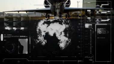 Ticari jet 3 boyutlu taramadan geçiyor. Güneşli pistte araçlarla birlikte. Havacılık, ulaşım, uzay, mühendislik, teknoloji, sanayi, altyapı