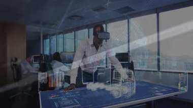 VR kulaklık takan teknik ekip, sanal kamyon modelini masada taşıyor ve ağ örtüsü gösteriyor. Futuristik, işbirliği, yenilik, dijital, profesyonel, dalgın, yüksek teknoloji
