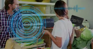 Erkek satıcı ve kadın alışverişçi perakende standında etkileşime giriyor, dairesel arayüz kod gösteriyor. Ticaret, ticaret, dijital, etkileşim, perakende, canlı, yenilikçi