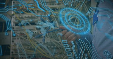 Sunucu odasındaki askılık yama panellerindeki RJ45 mavi ethernet kabloları, devre üstüste, kopyalama alanı. Teknoloji, ağ, veri merkezi, bağlantı, altyapı, siber güvenlik, dijital