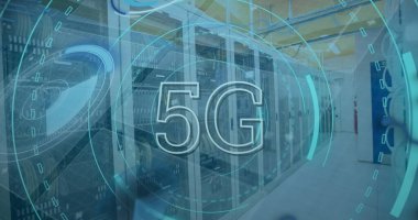 Sunucularda 5G ve veri işleme görüntüsü. bilgisayarlar, ağ, veri işleme, iletişim ve teknoloji konsepti dijital olarak oluşturulmuş görüntü.
