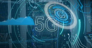 Sunucularda 5G ve veri işleme görüntüsü. bilgisayarlar, ağ, veri işleme, iletişim ve teknoloji konsepti dijital olarak oluşturulmuş görüntü.
